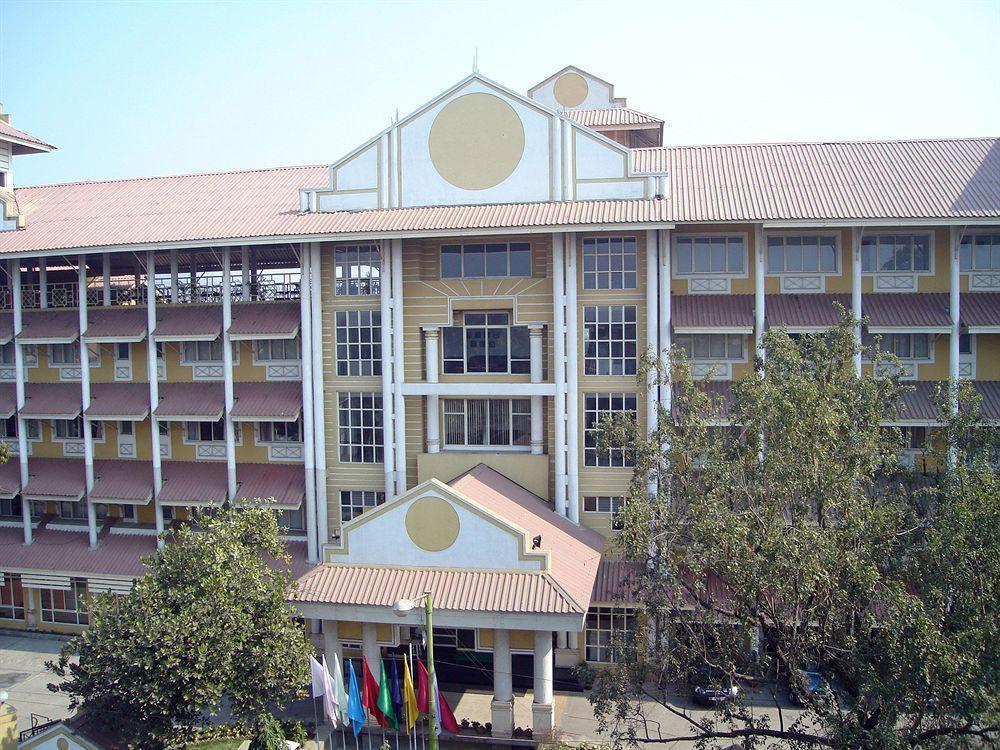 Landmark Hotels Guwahati Zewnętrze zdjęcie